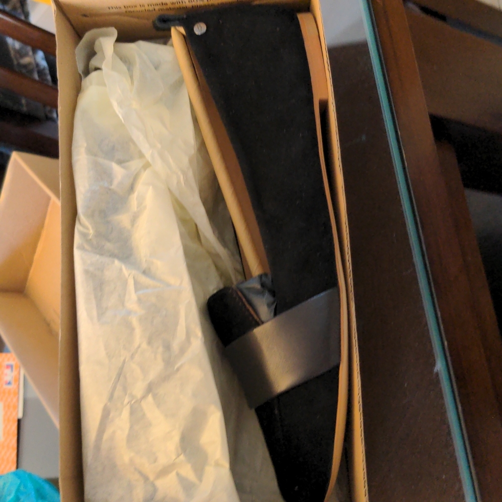 🎉 SALE 🎉 NIB UGG JONETTE flats. New in box. 8 - Picture 10 of 10